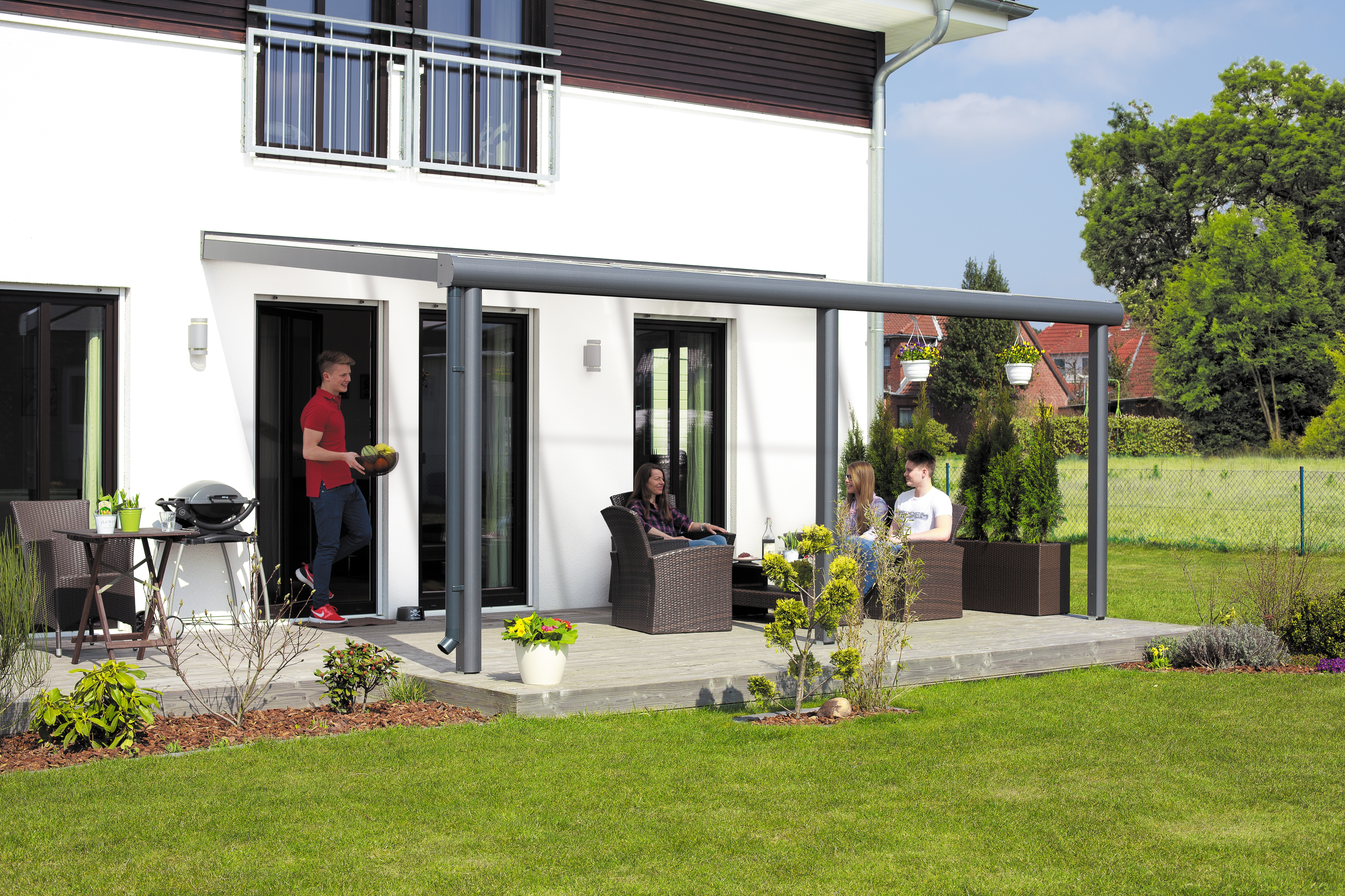 Skan Holz Aluminium Terrassenüberdachung Monza Breite 648 cm mit Echtglas-Dach